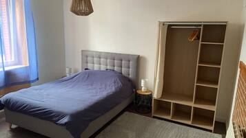 1 chambre, fer et planche Ă repasser, lit parapluie, draps fournis