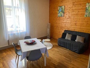 Interior - La Colombière 1*- 56m2 between place Wilson and allées du parc de la Colombière (Dijon)