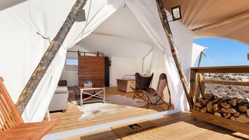 1 Schlafzimmer, hochwertige Bettwaren, Betten mit Memory-Foam-Matratzen