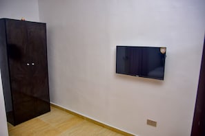 Chambre Double | 1 chambre, bureau, Wi-Fi gratuit, draps fournis