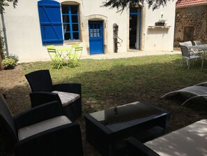 Outdoor dining - Gîte en Sancerrois (Menetou-Râtel)