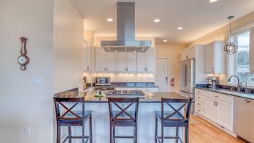 Private kitchen | Cookware/dishes/utensils