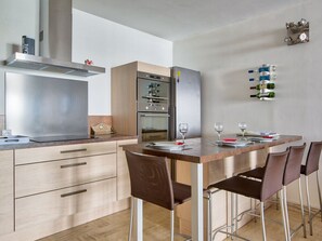 Fridge, microwave, oven, coffee/tea maker