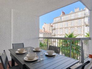 Outdoor dining - Appartement Gimelli – Welkeys (Toulon)
