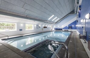 Piscina interna, piscina aquecida