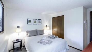 1 bedroom, memory foam beds, free WiFi, bed sheets