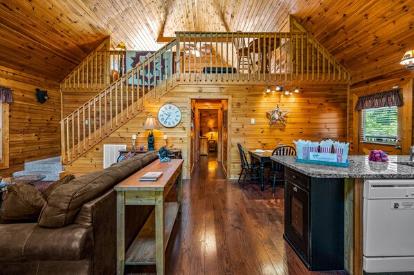 Smart TV, fireplace, streaming services