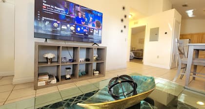 🌟 Modern House Minutes from Downtown Gainesville, UF, VA & More! 🏡✨
