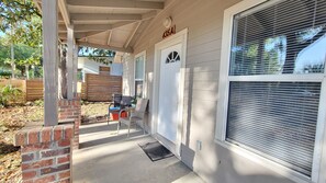 Terrace/patio - 🌟 Modern House Minutes from Downtown Gainesville, UF, VA & More! 🏡✨ (Gainesville)