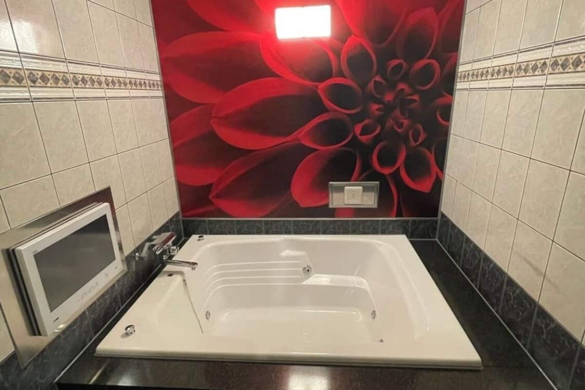 standard double room, smoking | bathroom | separate bathtub and shower, free toiletries, hair dryer, dressing gowns