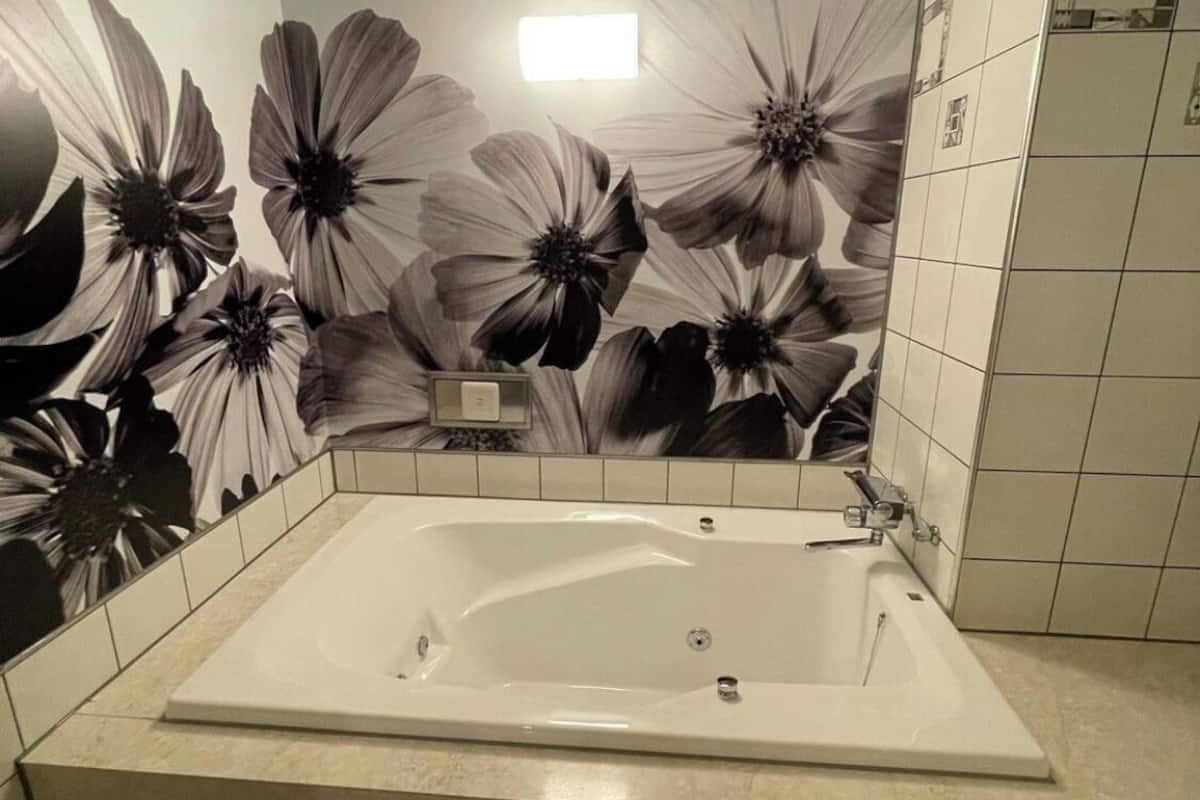 standard double room, smoking | bathroom | separate bathtub and shower, free toiletries, hair dryer, dressing gowns