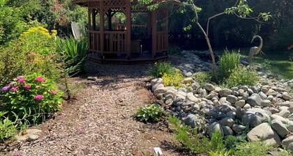 Pet friendly Cottage & Hot Tub *Unaffected by bylaw changes*