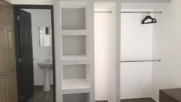 2 chambres, fer et planche Ă repasser, Wi-Fi, draps fournis