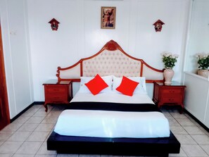 Deluxe-huone | Ylelliset vuodevaatteet, ilmainen Wi-Fi, vuodevaatteet