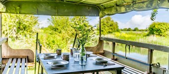 Dog friendly luxury shepherd's hut for 2 in the Cotswolds - Vespers
