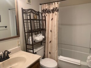 スタジオ ベッド (複数台) (10-202) | バスルーム