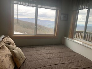 Studio, flere senger (10-202)