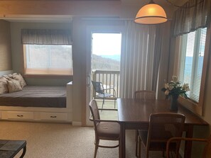 Studio, Multiple Beds (10-202)