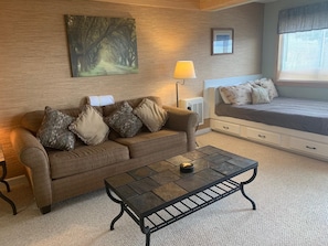 Studio, Multiple Beds (10-202) | Living room