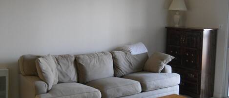 Studio, Multiple Beds (11-502) | Living room