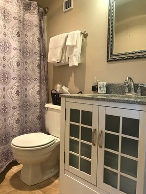 Studio, Multiple Beds (10-102) | Bathroom