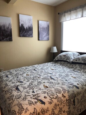 Studio, Multiple Beds (10-102)