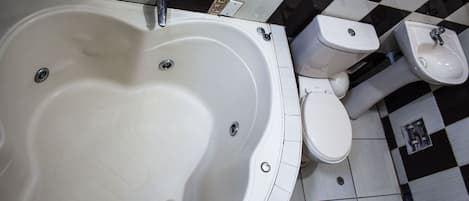 Chambre Double | Salle de bain | Douche, serviettes fournies