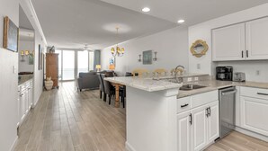 Interior - Pearl 704 Sugar White Sand and Emerald Waters. Spectacular view (Navarre)