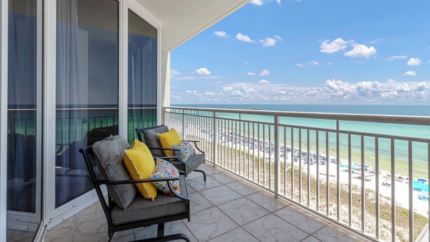 A balcony with a view of the beach and ocean. - Pearl 704 Sugar White Sand and Emerald Waters. Spectacular view (Navarre)
