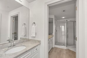 Combined shower/bathtub, jetted bath, towels, soap