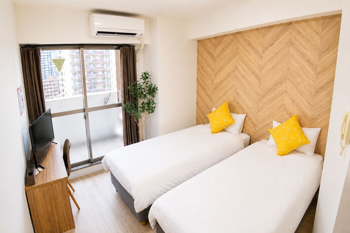 Standard Twin Room | Desk, laptop workspace, WiFi (free), bed sheets