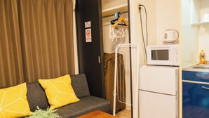Dobbeltrom – standard, 1 dobbeltseng med sovesofa | Skrivebord, skrivebord for bærbar PC, wi-fi (inkludert) og sengetøy