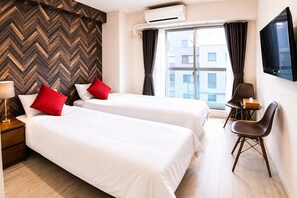 Standard Twin Room | Desk, laptop workspace, WiFi (free), bed sheets - Royal Heights Sakuragawa Condominium (Osaka)