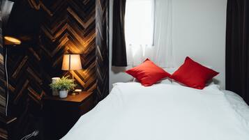 スタンダード ダブルルーム ダブルベッド 1 台ソファーベッド付き | デスク、ノートパソコン用作業スペース、WiFi (無料)、ベッドシーツ