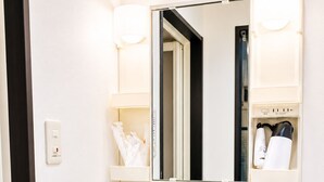 Bathroom - Royal Heights Sakuragawa Condominium (Osaka)