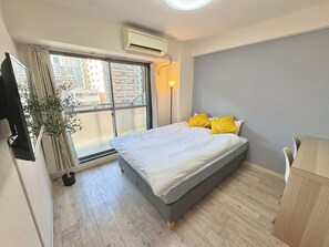 Kamar Double Standar | Meja kerja, ruang kerja ramah laptop, Wi-Fi gratis, dan seprai linen