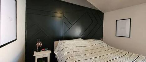 2 bedrooms, desk, iron/ironing board, travel crib