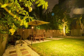 Outdoor dining - Private & Charming Cottage 2 bedrooms in Miami Beach (Miami Beach)