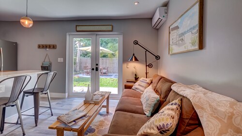Private & Charming Cottage 2 bedrooms in Miami Beach