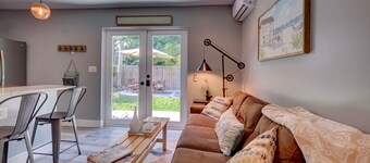 Private & Charming Cottage 2 bedrooms in Miami Beach