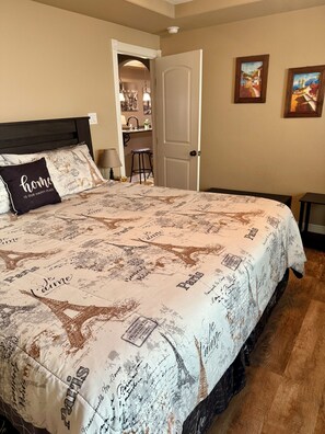 3 bedrooms, desk, iron/ironing board, free WiFi