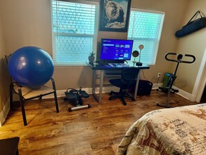 3 bedrooms, desk, iron/ironing board, free WiFi
