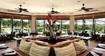 Rent luxuriously condo direct on the golf course.