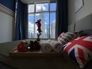 Blackout curtains, iron/ironing board, free WiFi, bed sheets - Sky Suite KLCC by Summer (Kuala Lumpur)