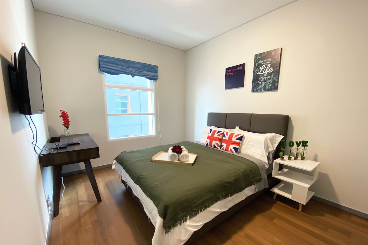 3 bedrooms, blackout curtains, iron/ironing board, free WiFi