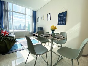 In-room dining - Sky Suite KLCC by Summer (Kuala Lumpur)