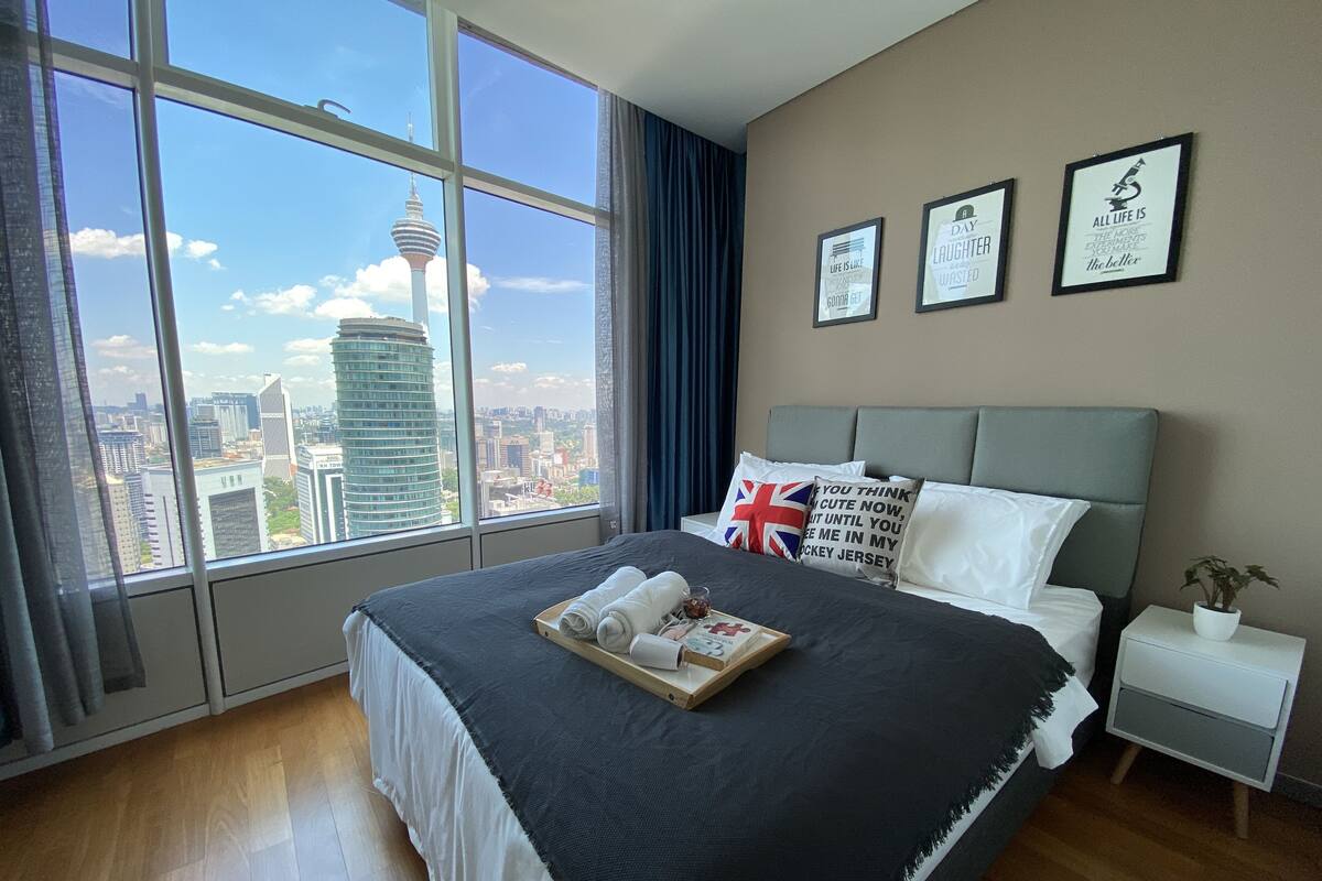 3 bedrooms, blackout curtains, iron/ironing board, free WiFi