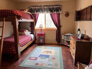 4 bedrooms, WiFi, bed sheets - Beautiful Cabin for a Getaway to the Boundary Waters Canoe Area. (Ely)