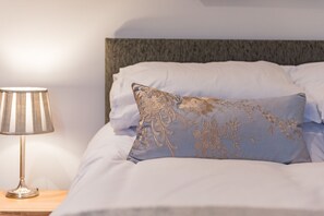 10 soverom, strykejern/-brett, wi-fi (mot et tillegg) og sengetøy