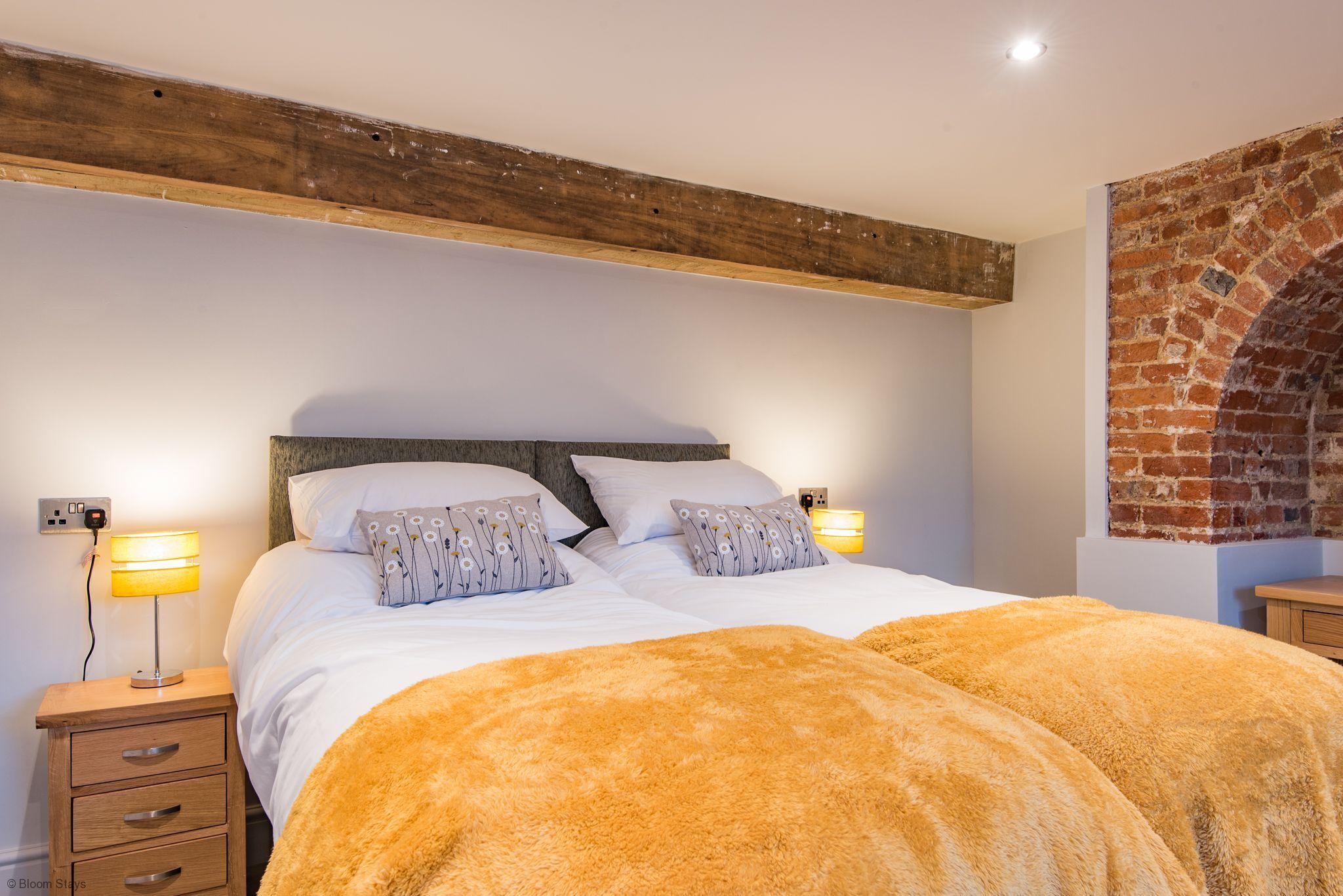 10 bedrooms, iron/ironing board, WiFi, bed sheets